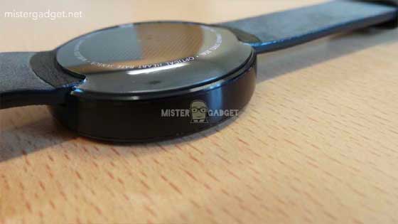 Motorola Moto 360 表底